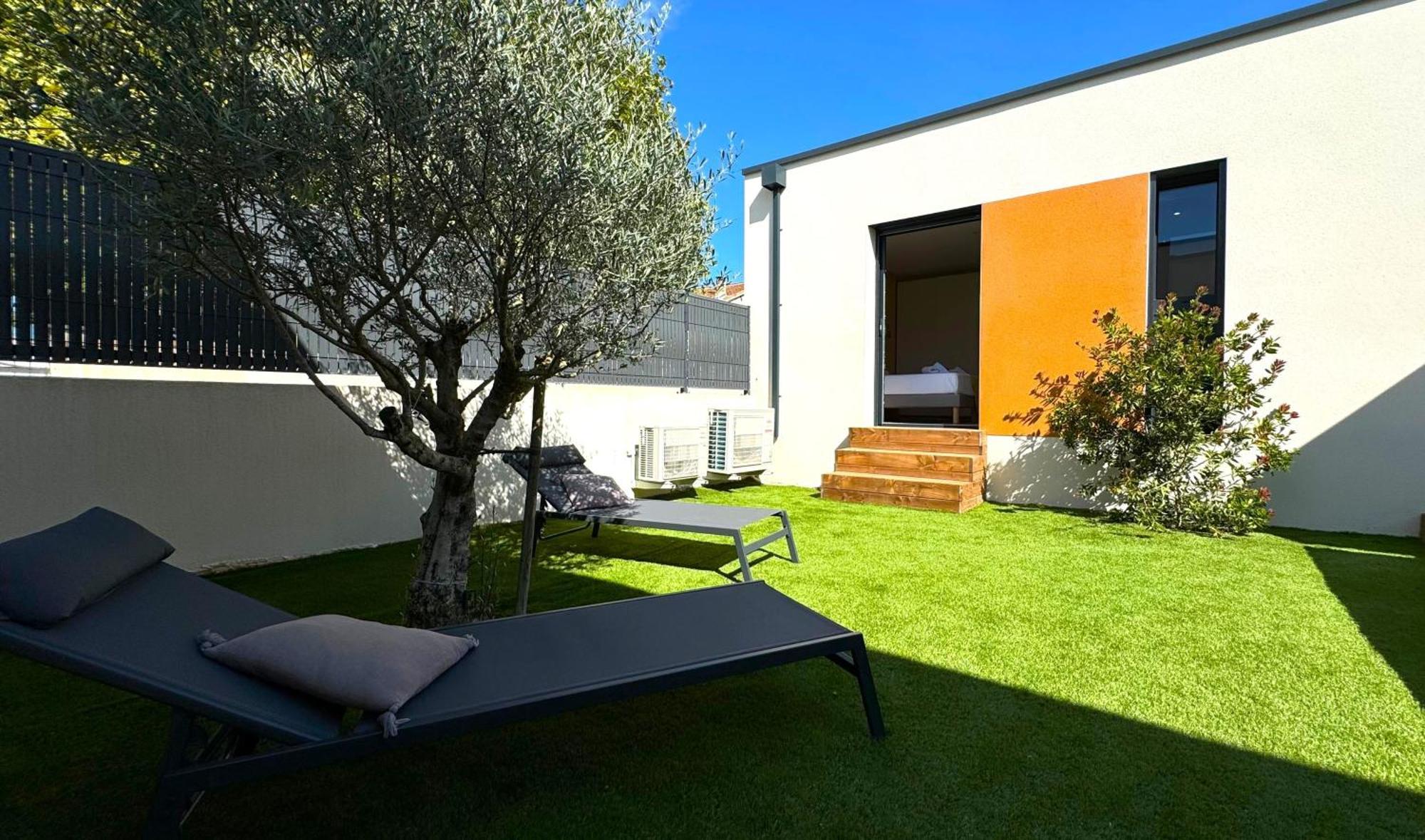 Daya Lodge. LʼIsle-sur-la-Sorgue Exterior foto