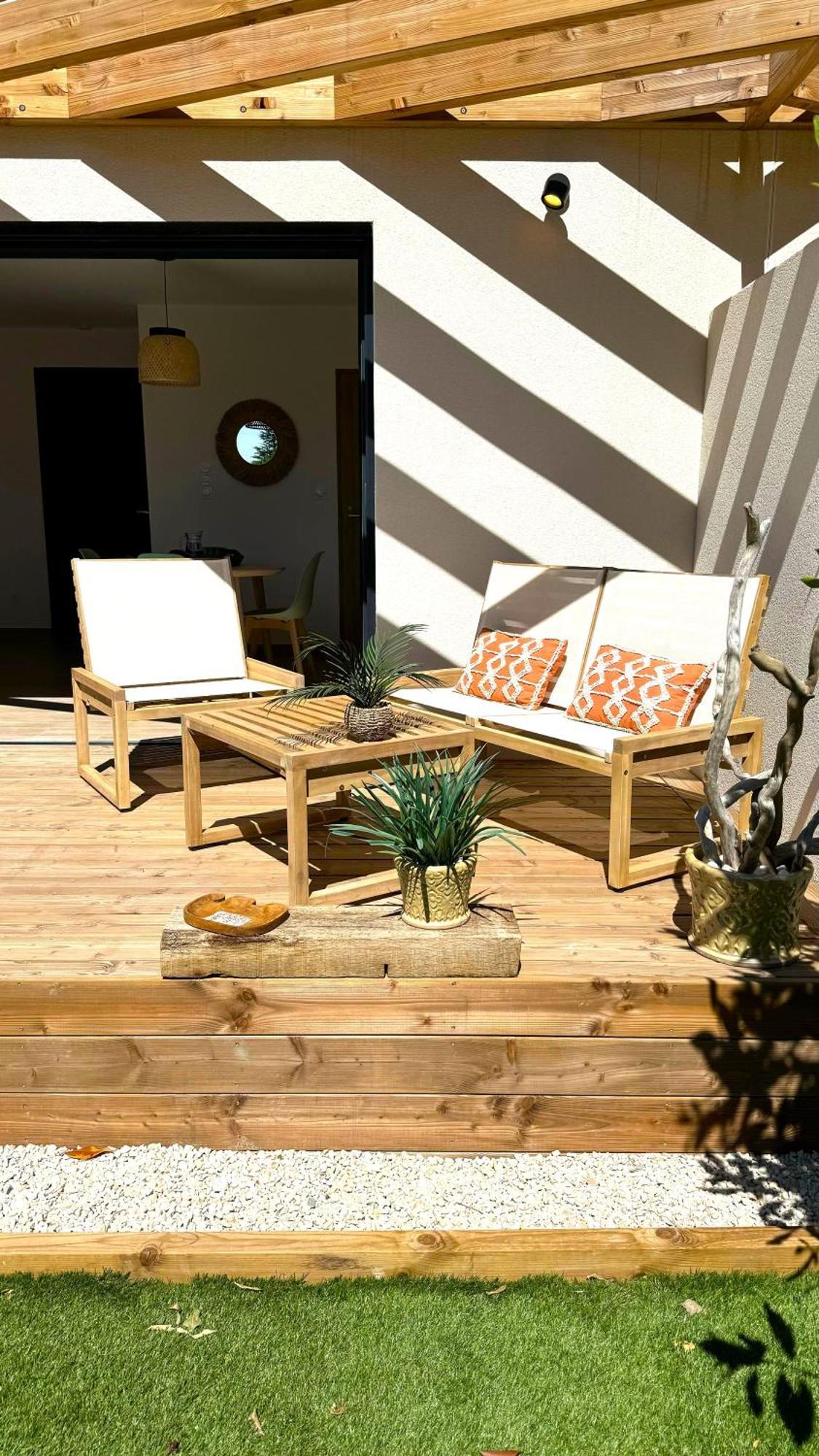 Daya Lodge. LʼIsle-sur-la-Sorgue Exterior foto